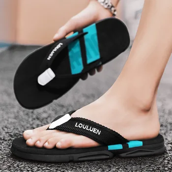 Мъжки чехли на новия стил през лятото 2023 г., нескользящие чехли с мека подметка, модни тенденции, универсална плажната обувки, нескользящая